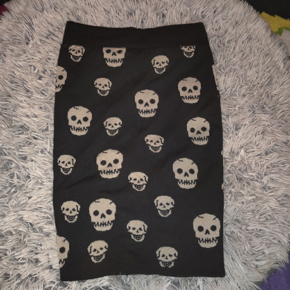 Skull pencil skirt